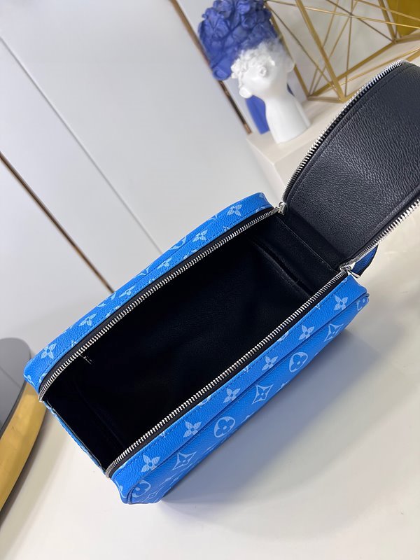 루이비통 돕키트 클러치 [매장가 130만원대]