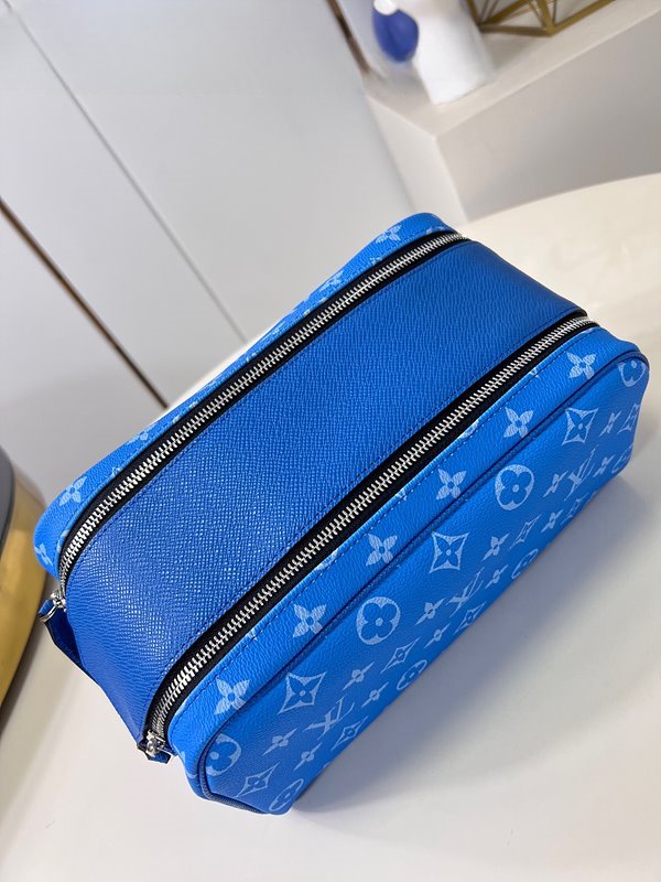 루이비통 돕키트 클러치 [매장가 130만원대]