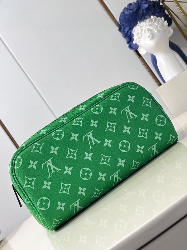 루이비통 돕키트 클러치 [매장가 130만원대]