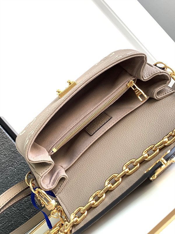 루이비통 포쉐트 이스트 웨스트 크렘 [매장가 410만원대]