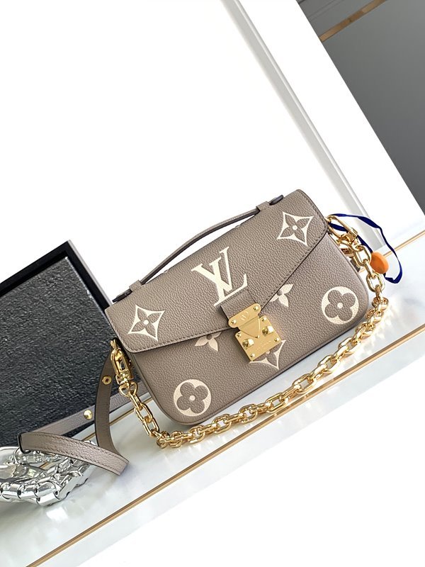 루이비통 포쉐트 이스트 웨스트 크렘 [매장가 410만원대]