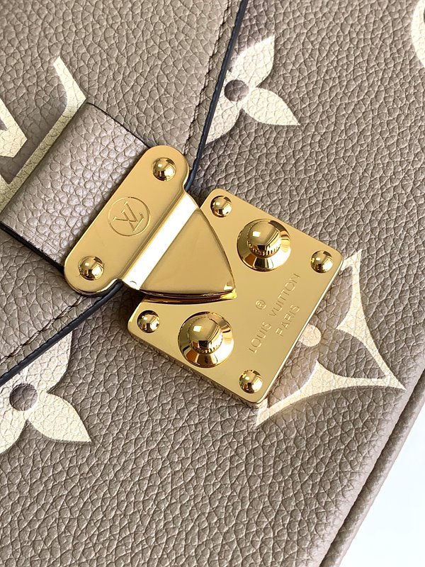 루이비통 포쉐트 이스트 웨스트 크렘 [매장가 410만원대]