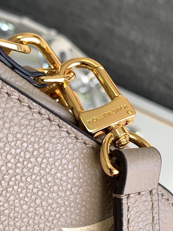 루이비통 포쉐트 이스트 웨스트 크렘 [매장가 410만원대]