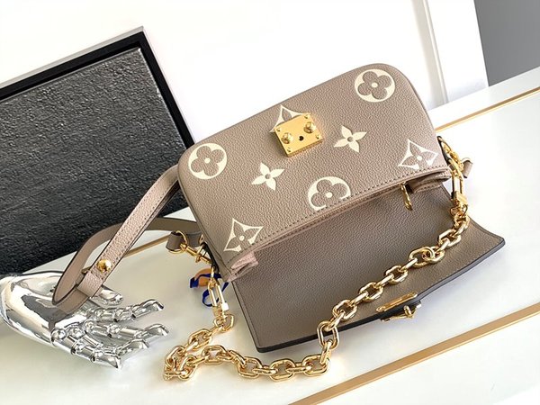 루이비통 포쉐트 이스트 웨스트 크렘 [매장가 410만원대]