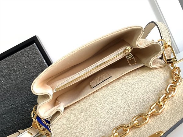 루이비통 포쉐트 이스트 웨스트 크림 [매장가 390만원대]