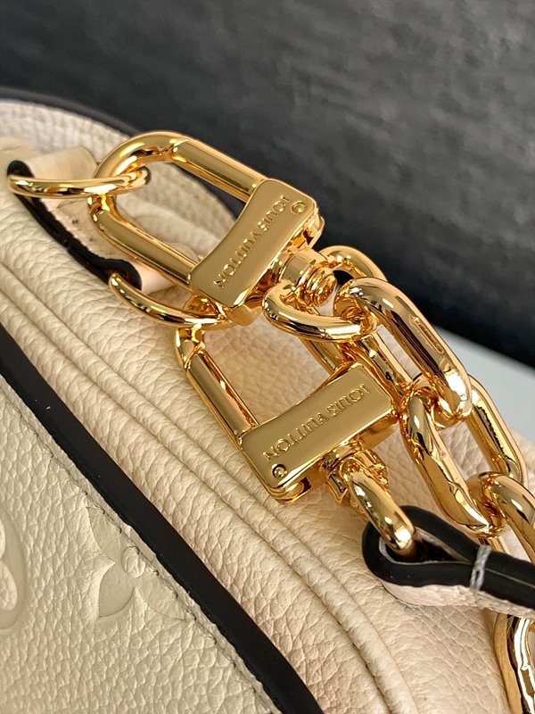 루이비통 포쉐트 이스트 웨스트 크림 [매장가 390만원대]