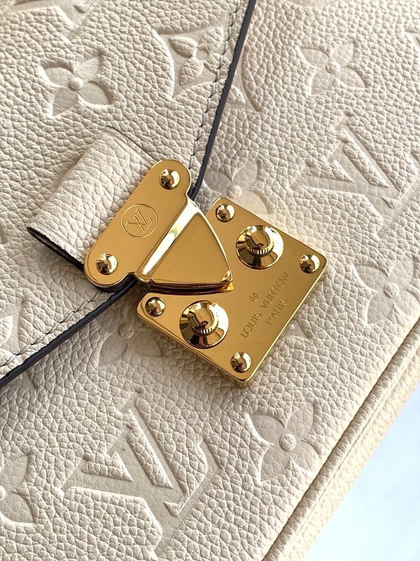 루이비통 포쉐트 이스트 웨스트 크림 [매장가 390만원대]