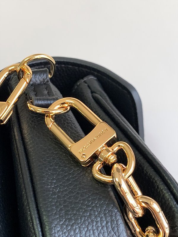 루이비통 포쉐트 이스트 웨스트 블랙 [매장가 390만원대]