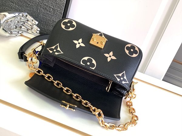 루이비통 포쉐트 이스트 웨스트 느와르베이지 [매장가 410만원대]