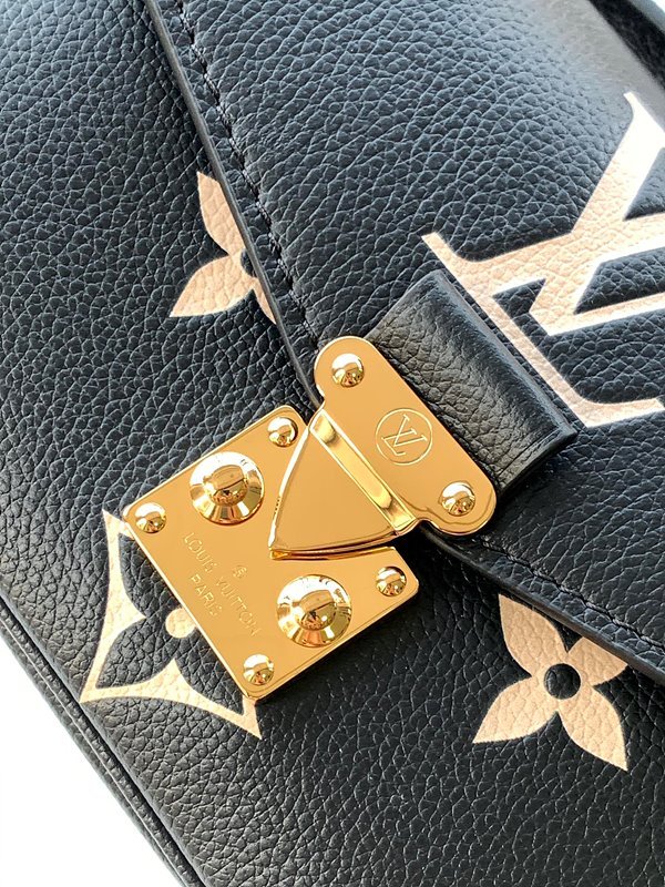 루이비통 포쉐트 이스트 웨스트 느와르베이지 [매장가 410만원대]