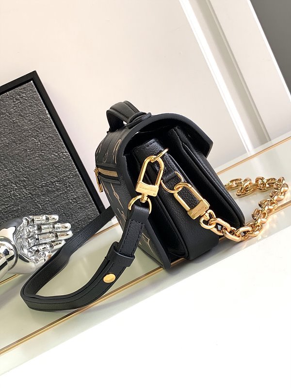 루이비통 포쉐트 이스트 웨스트 느와르베이지 [매장가 410만원대]