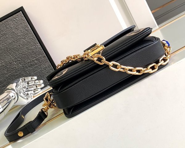 루이비통 포쉐트 이스트 웨스트 느와르베이지 [매장가 410만원대]