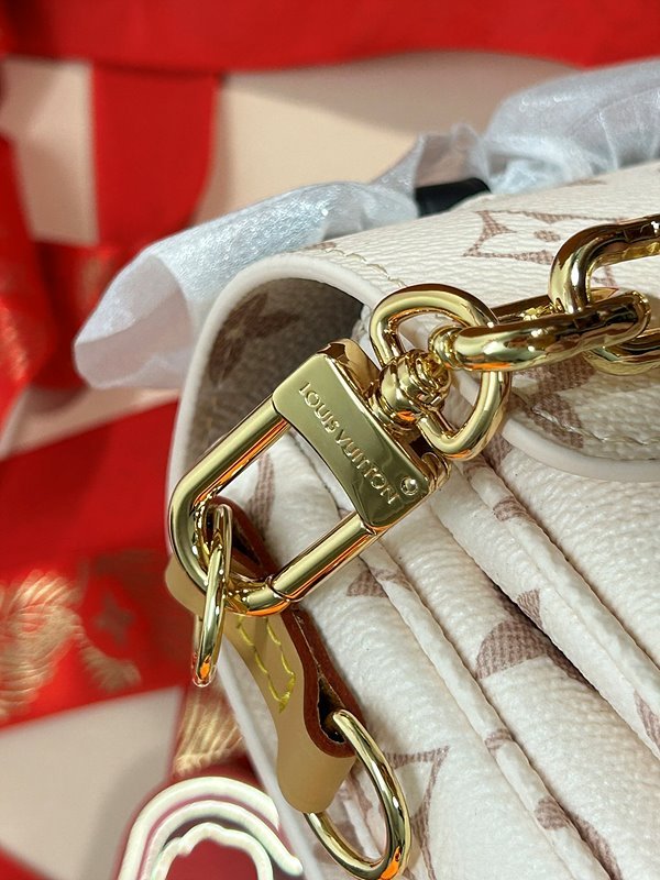 루이비통 포쉐트 이스트 웨스트 기타 모노그램 캔버스 [매장가 400만원대]