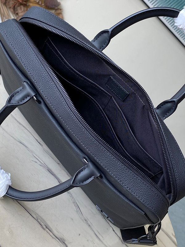 루이비통 파일럿 브리프케이스 [매장가 560만원대]