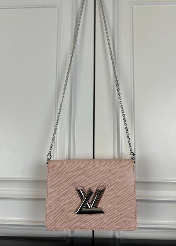 루이비통 트위스트 벨트 체인 파우치 핑크 [매장가 250만원대]