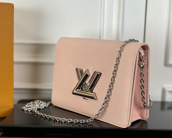 루이비통 트위스트 벨트 체인 파우치 핑크 [매장가 250만원대]
