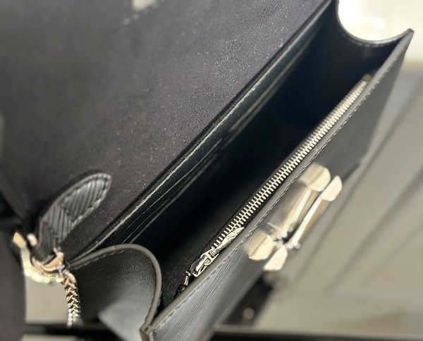 루이비통 트위스트 벨트 체인 파우치 블랙 실버체인 [매장가 250만원대]