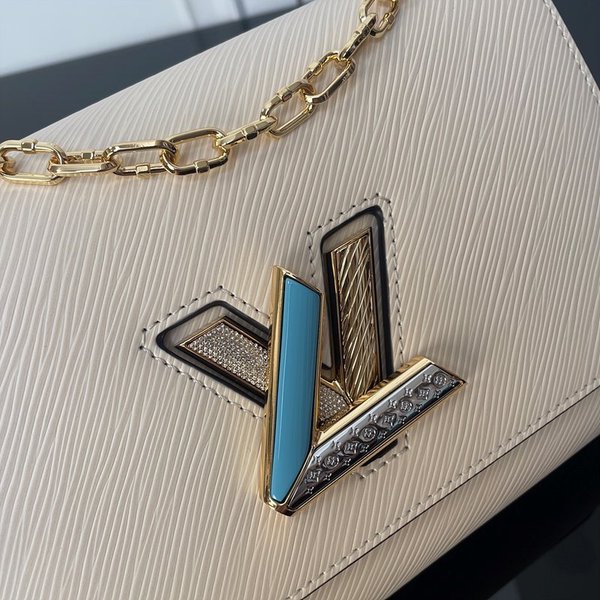 루이비통 트위스트 MM 스마트 스트랩 체인 NL 화이트 [매장가 630만원대]