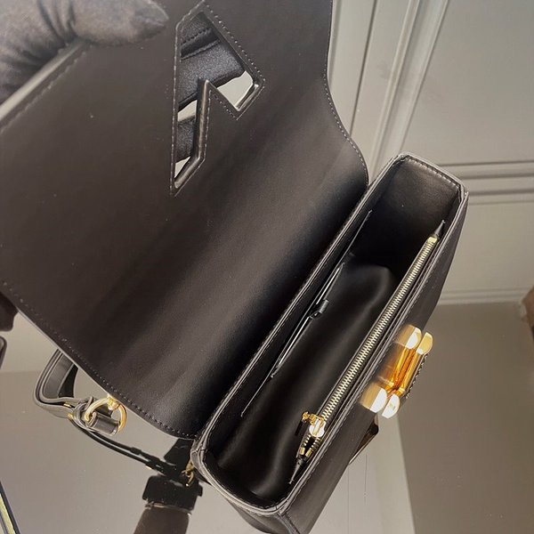 루이비통 트위스트 MM 스마트 스트랩 체인 NL 블랙 [매장가 630만원대]