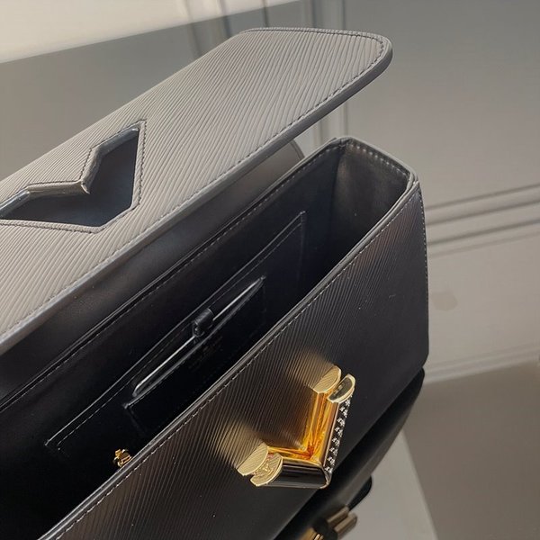 루이비통 트위스트 MM 스마트 스트랩 체인 NL 블랙 [매장가 630만원대]