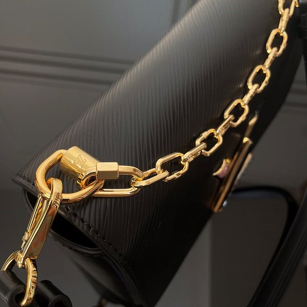 루이비통 트위스트 MM 스마트 스트랩 체인 NL 블랙 [매장가 630만원대]