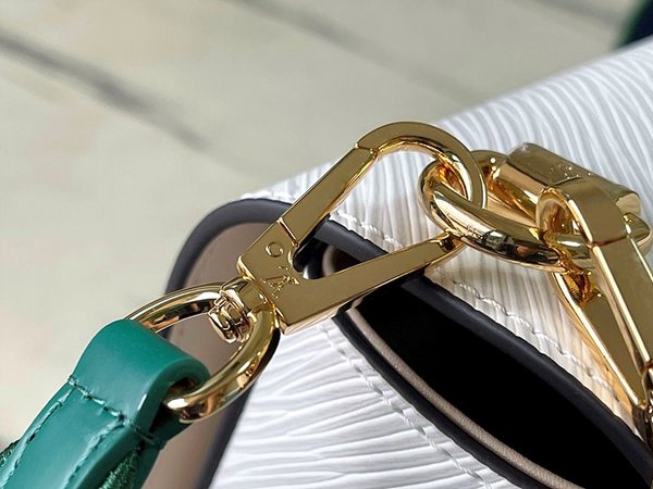 루이비통 트위스트 MM 크림 [매장가 630만원대]