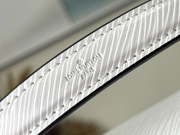 루이비통 트위스트 MM 크림 [매장가 630만원대]