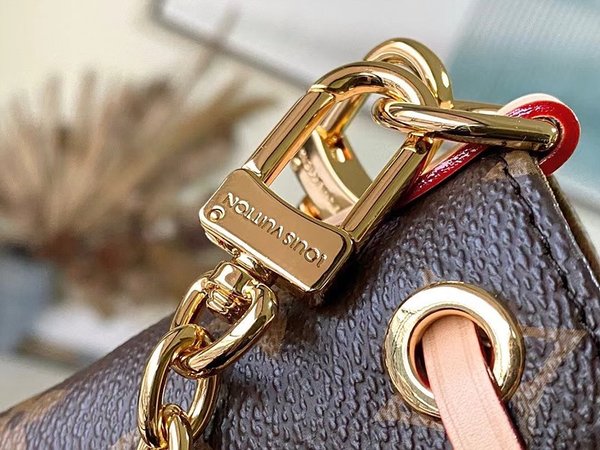 루이비통 익스커션 PM [매장가 430만원대]