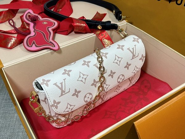 루이비통 월릿 온 체인 아이비 기타 모노그램 캔버스 [매장가 250만원대]