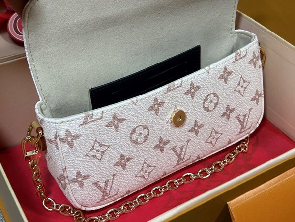 루이비통 월릿 온 체인 아이비 기타 모노그램 캔버스 [매장가 250만원대]