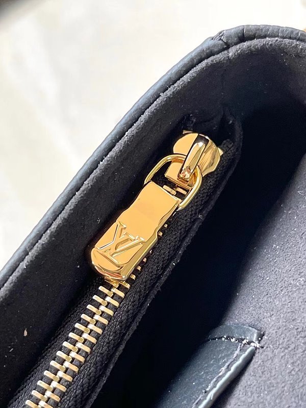 루이비통 월릿 온 체인 아이비 블랙 [매장가 290만원대]