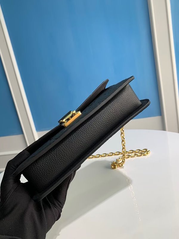 루이비통 월릿 온 체인 메티스 [매장가 250만원대]