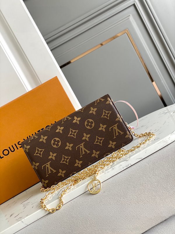 루이비통 월릿 온 체인 릴리 [매장가 210만원대]