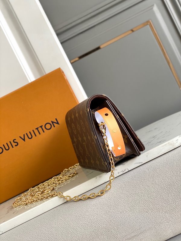 루이비통 월릿 온 체인 릴리 [매장가 210만원대]
