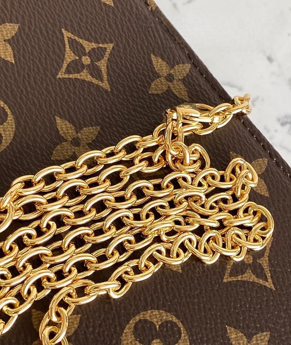 루이비통 월릿 온 체인 릴리 [매장가 210만원대]