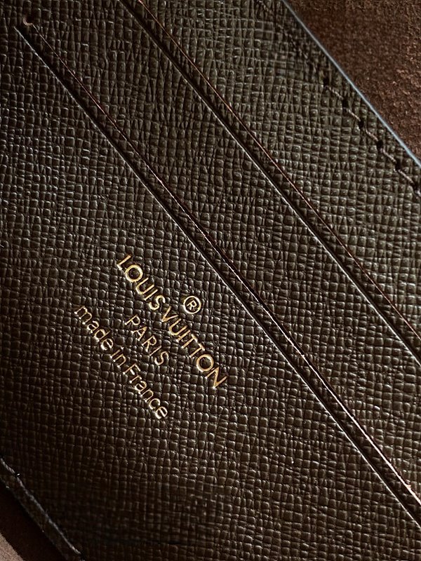 루이비통 월릿 온 체인 릴리 [매장가 210만원대]