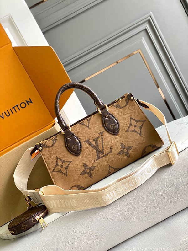 루이비통 온더고 이스트 웨스트 모노그램 리버스 캔버스 [매장가 370만원대]