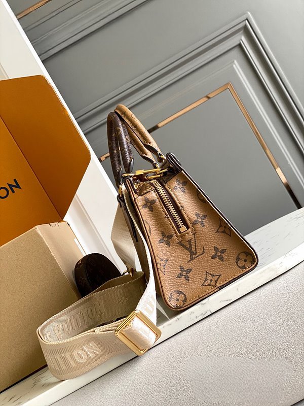 루이비통 온더고 이스트 웨스트 모노그램 리버스 캔버스 [매장가 370만원대]