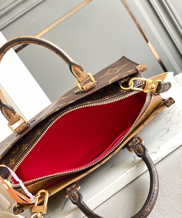 루이비통 온더고 이스트 웨스트 모노그램 리버스 캔버스 [매장가 370만원대]