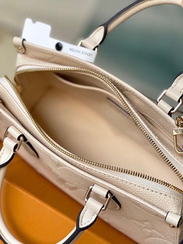 루이비통 온더고 이스트 웨스트 크림 [매장가 410만원대]