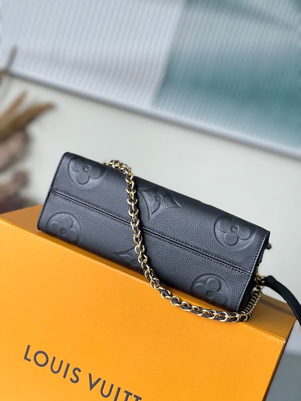 루이비통 온더고 이스트 웨스트 블랙 [매장가 410만원대]