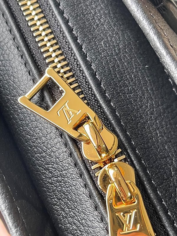 루이비통 온더고 이스트 웨스트 블랙 [매장가 410만원대]