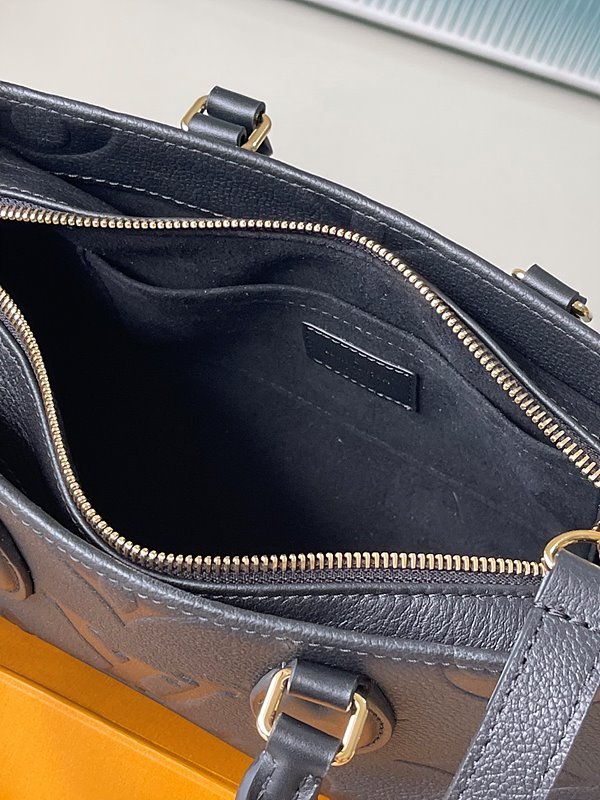 루이비통 온더고 이스트 웨스트 블랙 [매장가 410만원대]