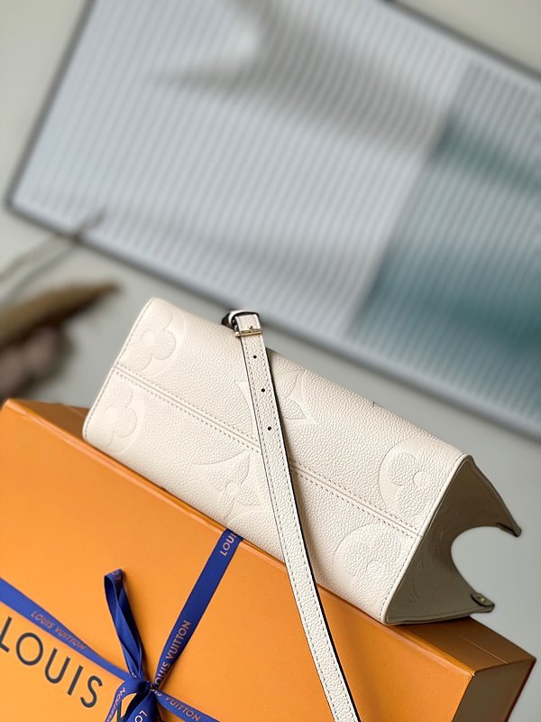 루이비통 온더고 PM 크림 [매장가 410만원대]