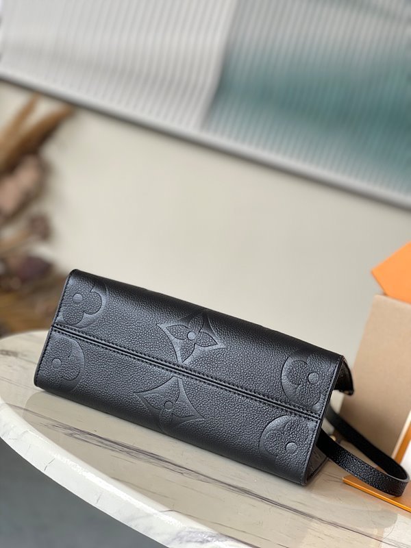 루이비통 온더고 PM 블랙 [매장가 410만원대]