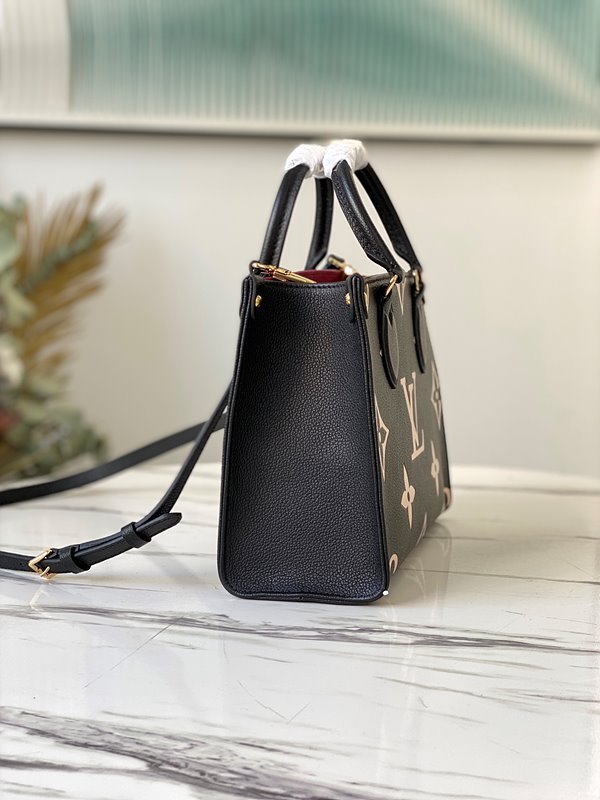 루이비통 온더고 PM 블랙베이지 [매장가 430만원대]