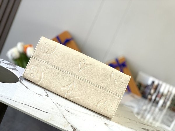 루이비통 온더고 MM 크림 [매장가 430만원대]