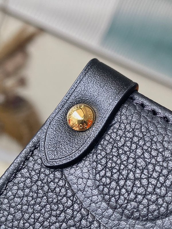 루이비통 온더고 MM 블랙 [매장가 430만원대]