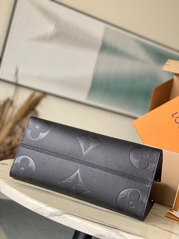 루이비통 온더고 MM 블랙 [매장가 430만원대]