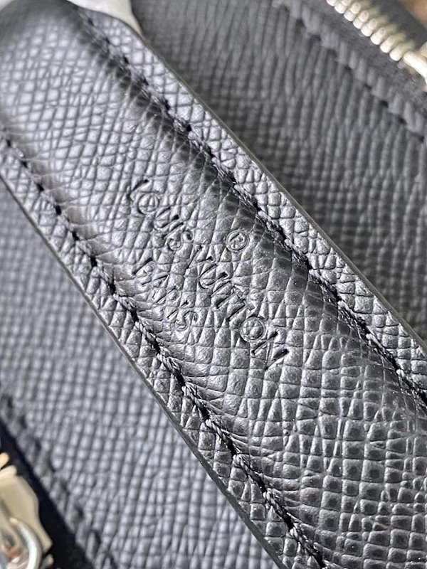 루이비통 애비뉴 백팩 블랙 [매장가 460만원대]